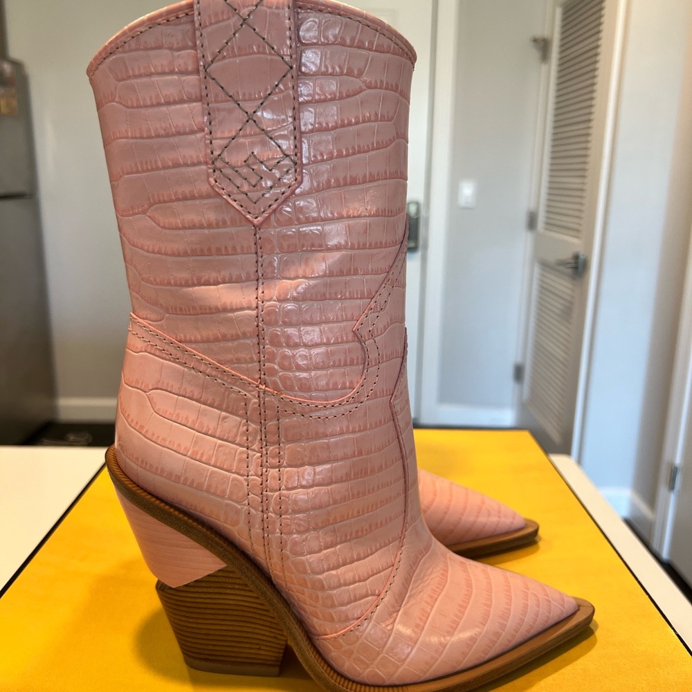 Authentic Fendi Bootie Pink Croc Embossed Size 35. Beautiful Condition.